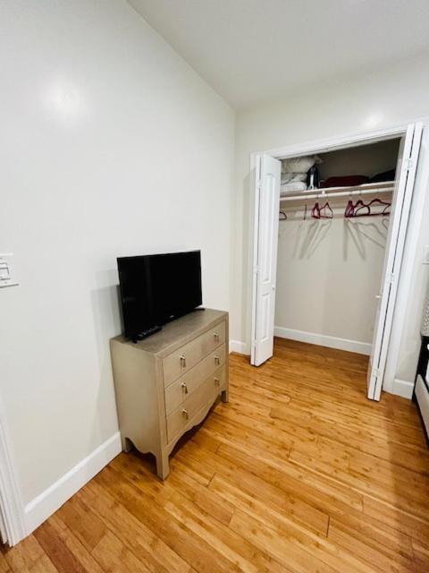 Gated Contemporary 3 Bedroom - 2 Bathroom Home In South La Plus Parking ロサンゼルス エクステリア 写真